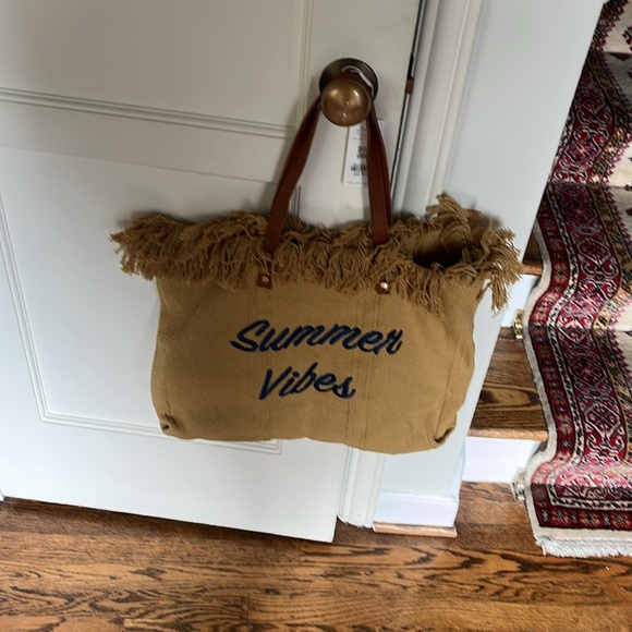 NWT Summer Vibes Tan Tote Bag - Picture 4 of 8